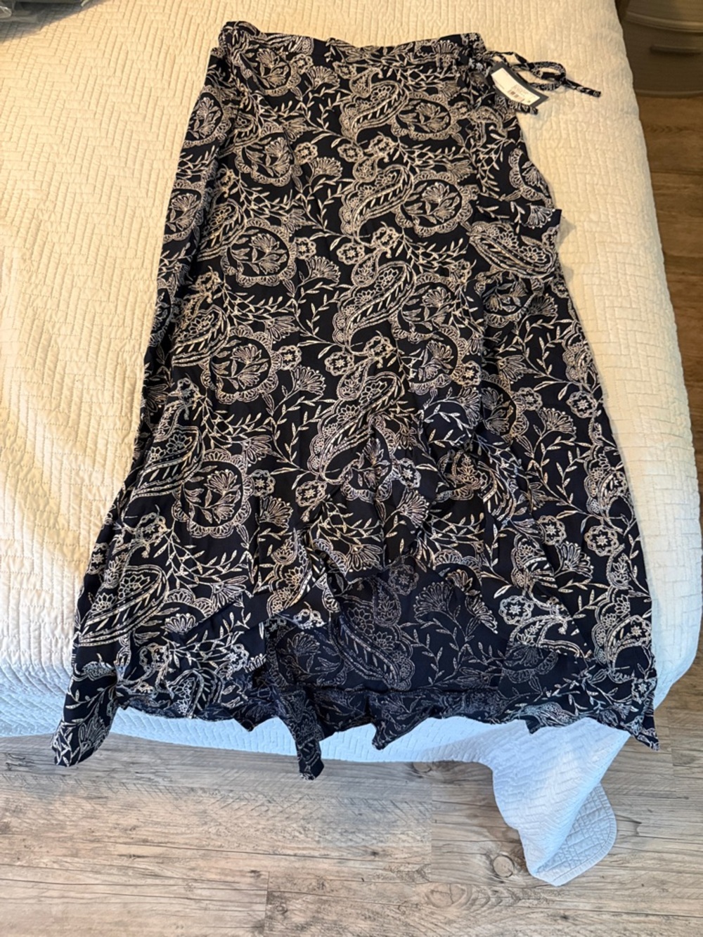 Universal Thread Women's Ruffle Maxi Wrap Skirt Navy Blue Paisley Sz Med NWT
